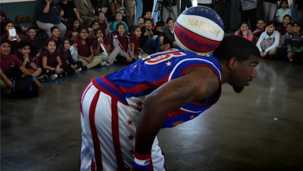 harlem-globetrotters-107-year-old-woman.jpg